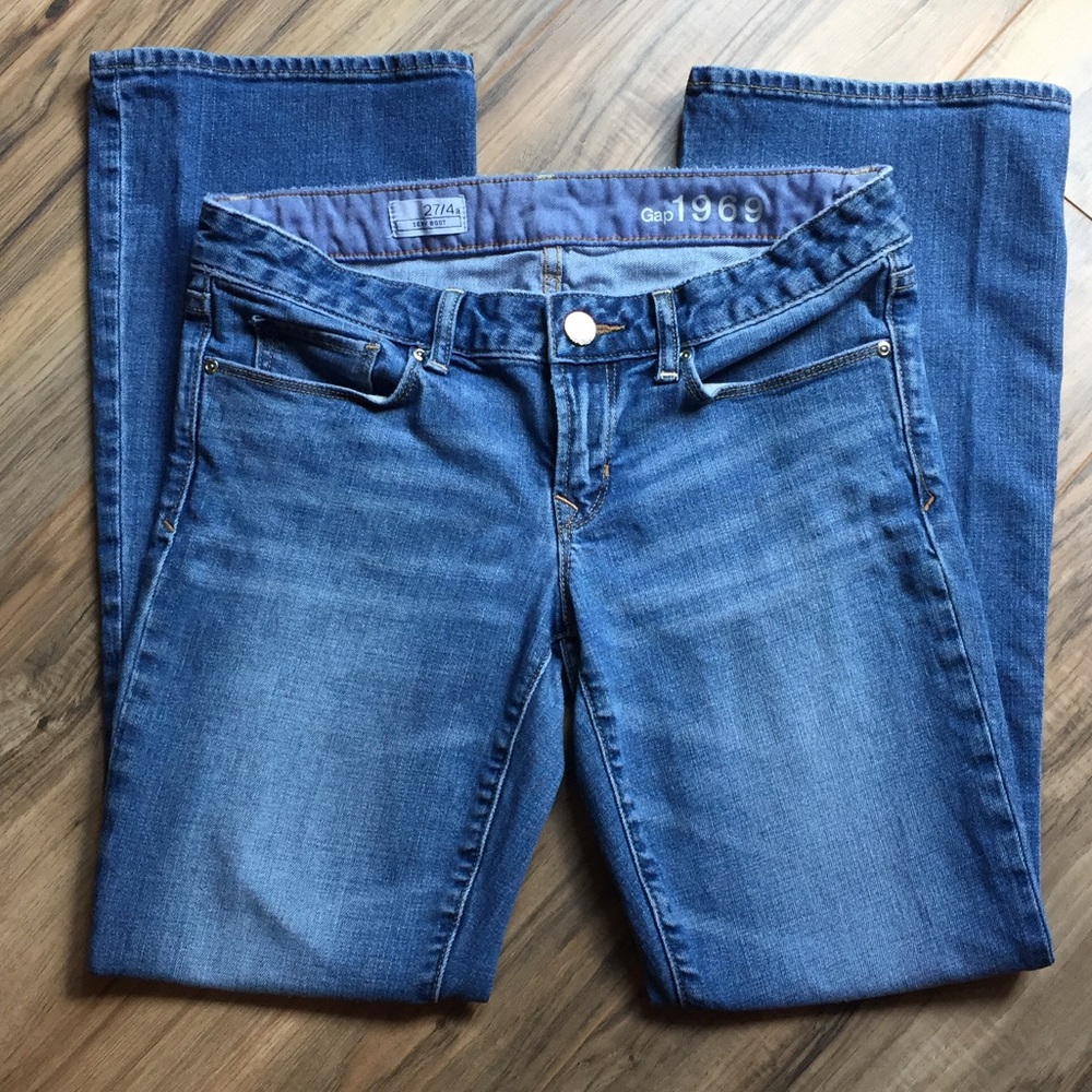 ⭐️winter clearance⭐️GAP, sexy boot blue jeans!